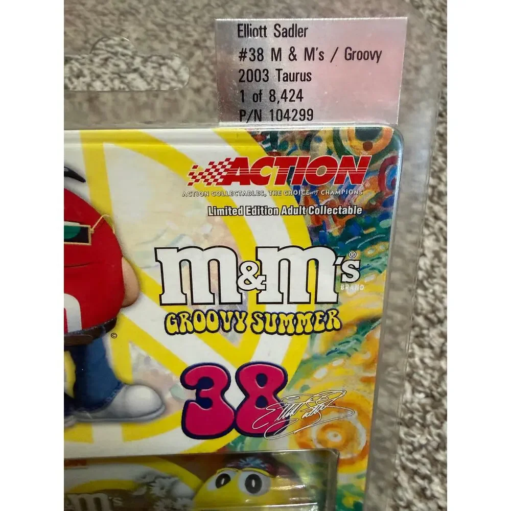 Elliott Sadler M&M’s Groovy Summer #38 2003 Action 1:64 Scale Diecast